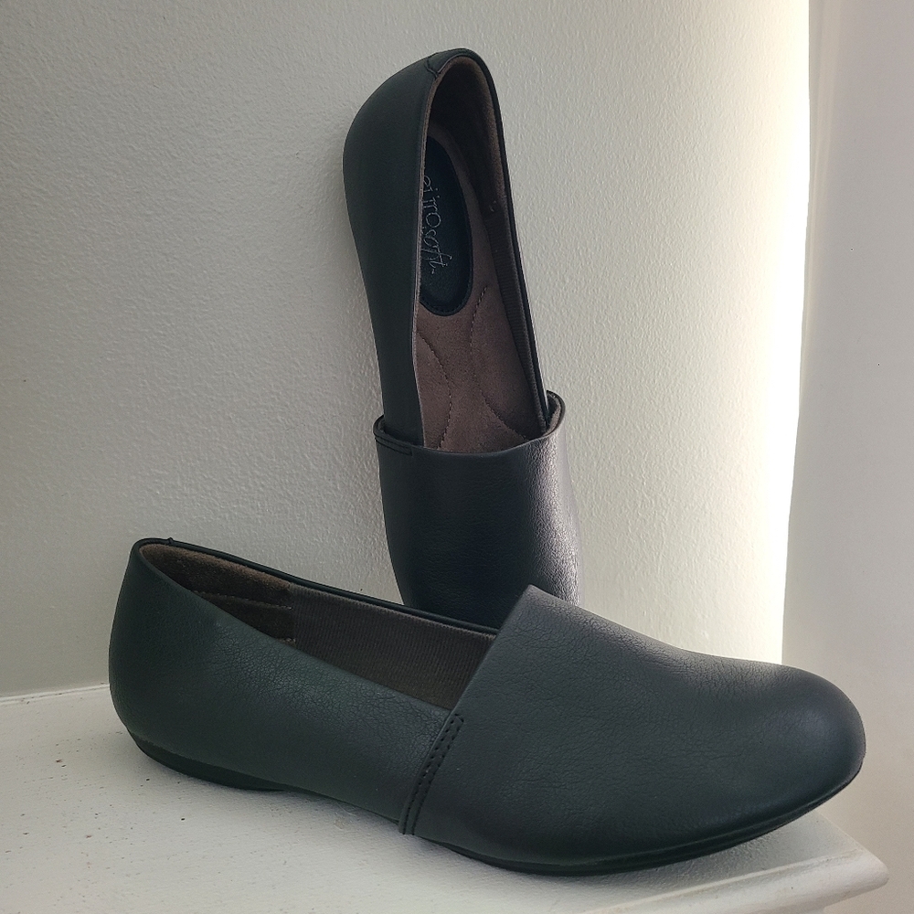Euro Soft Slip On Shoes Womens Size 9 NEW